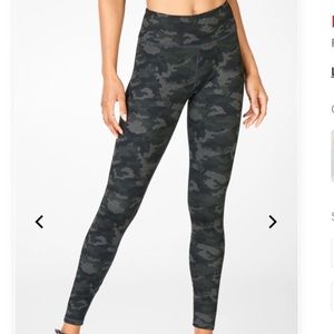FABLETICS MID-RISE CAMO POWERHOLD LEGGINGS